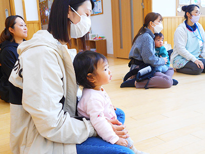 読み聞かせの様子