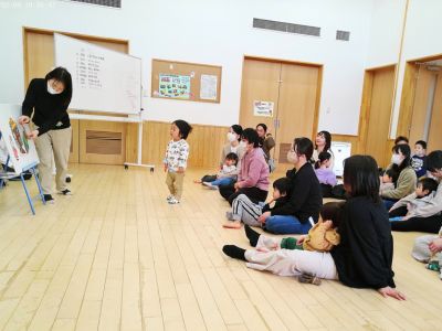 読み聞かせの会の様子