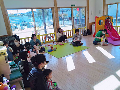 松島町児童館（松島町こども支援班）のイベント「リズム遊びの会」の様子